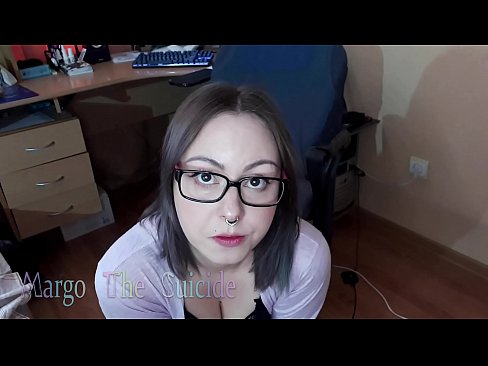 ❤️ Ọmọbinrin ti o ni gbese pẹlu awọn gilaasi buruja Dildo jinna lori Kamẹra ❤ si wa ❌❤