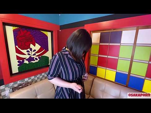 ❤️ Cutie Japanese pẹlu awọn omu nla ṣe baraenisere pẹlu awọn nkan isere ibalopọ ati pe o ni orgasm kan. O sọrọ ninu ifọrọwanilẹnuwo kan nipa iriri onibaje rẹ. Awọn ori omu nla ati obo ti o ni irun ti n kerora. Osaka onihoho ❤ si wa ❌❤